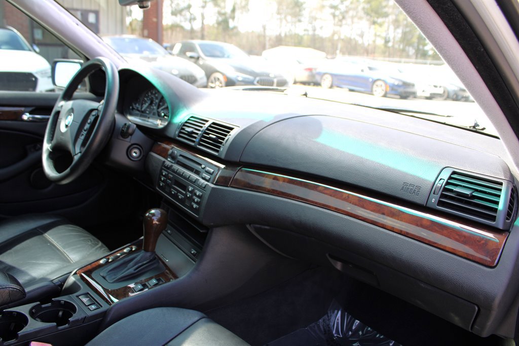 Used 2005 BMW 325i Sedan image 17