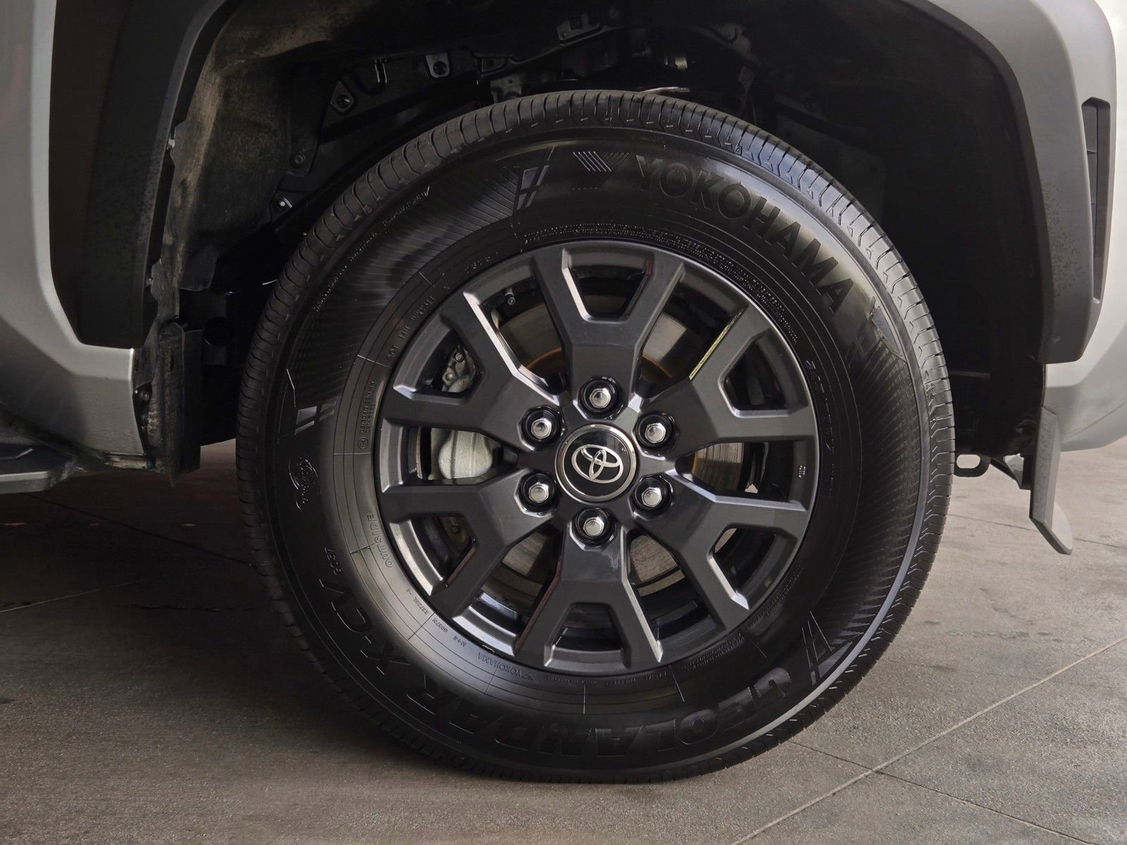 Used 2025 Toyota 4Runner SR5 AWD/4WD image 5