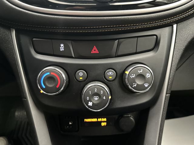 Used 2018 Chevrolet Trax LT w/ LT Convenience Package FWD image 19