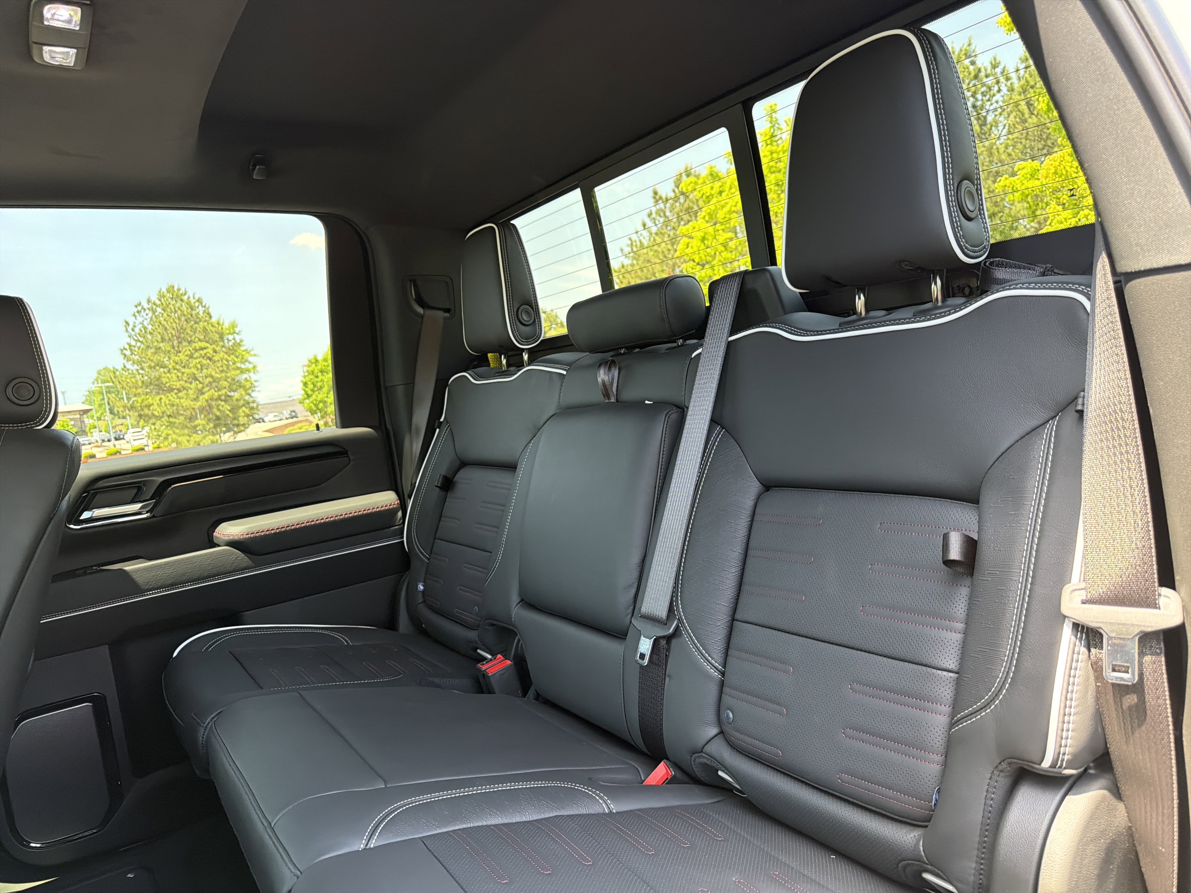Used 2026 GMC Sierra 2500 AT4X w/ LPO, Black Badging Package AWD/4WD image 9
