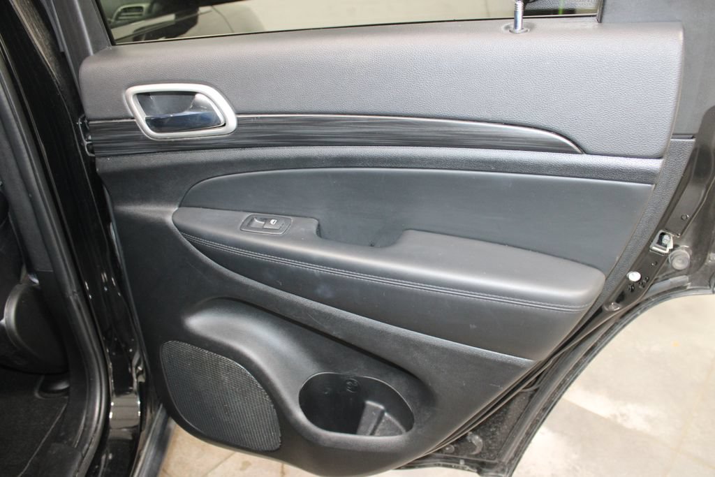 Used 2022 Jeep Grand Cherokee Laredo X RWD image 24