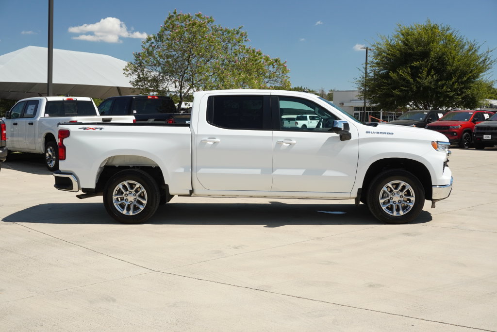 Used 2025 Chevrolet Silverado 1500 LT w/ Safety Package AWD/4WD image 6