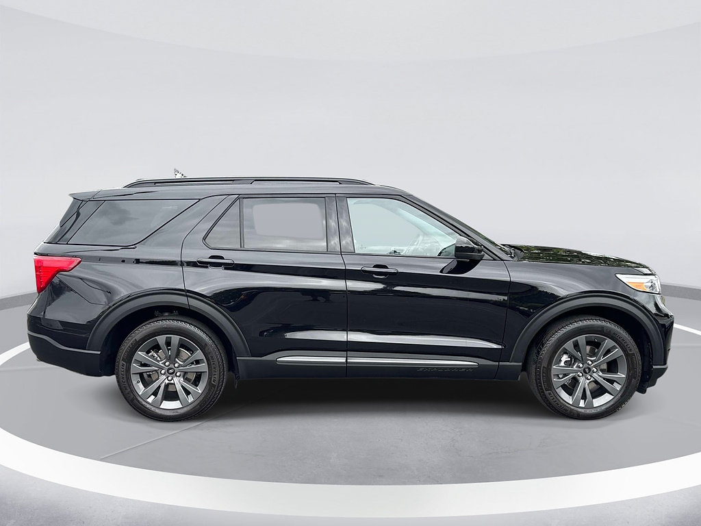 Certified 2023 Ford Explorer XLT w/ Equipment Group 202A AWD/4WD image 4