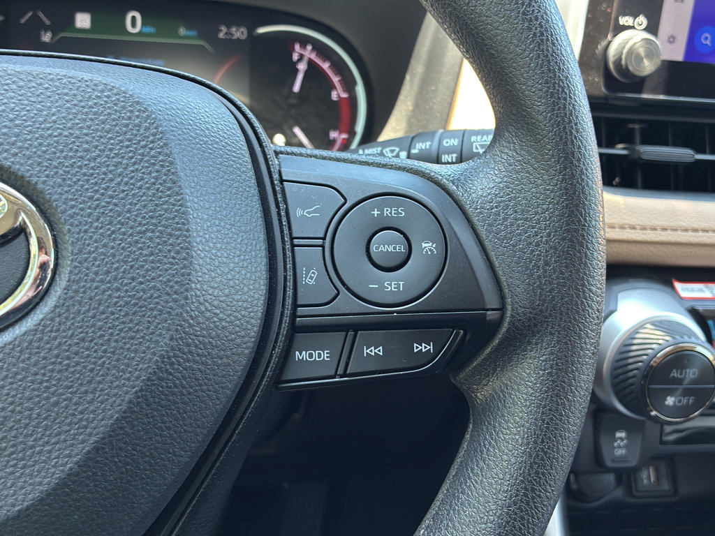 Used 2025 Toyota RAV4 XLE w/ Convenience Package FWD image 28