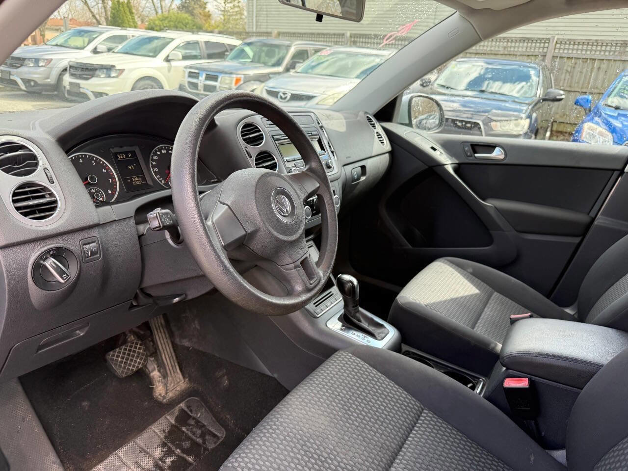 Used 2011 Volkswagen Tiguan SE image 16