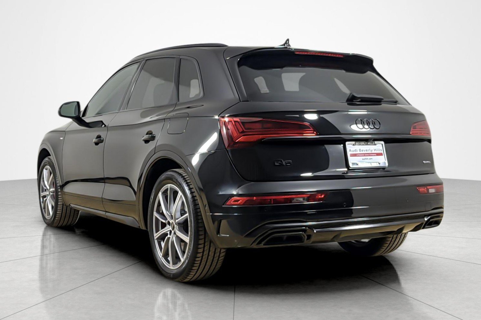 Used 2024 Audi Q5 e Prestige w/ Prestige Package AWD/4WD image 3