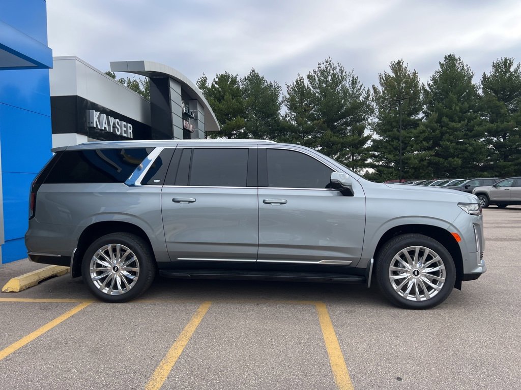 Used 2024 Cadillac Escalade ESV Premium Luxury image 3