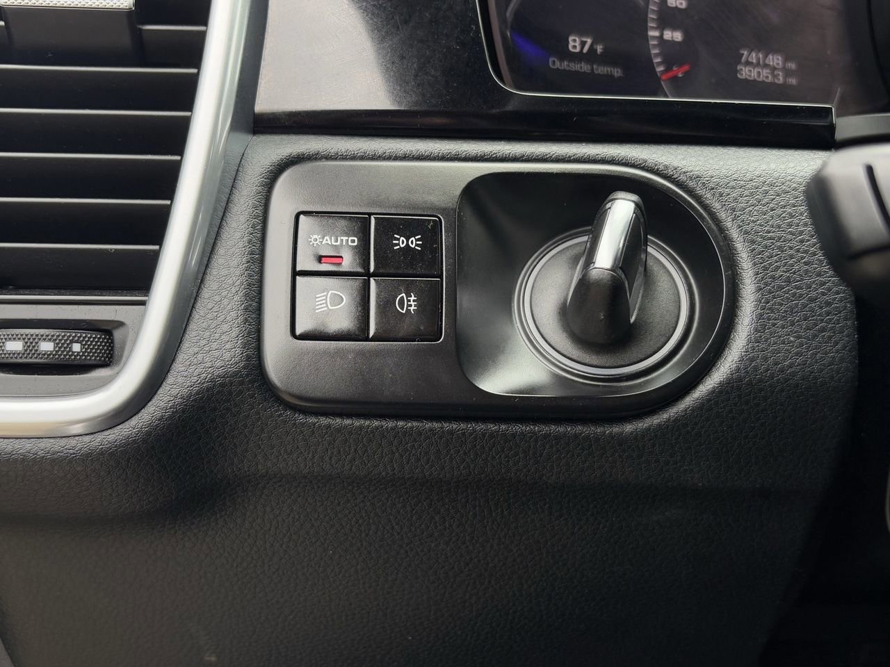 Used 2020 Porsche Cayenne image 23