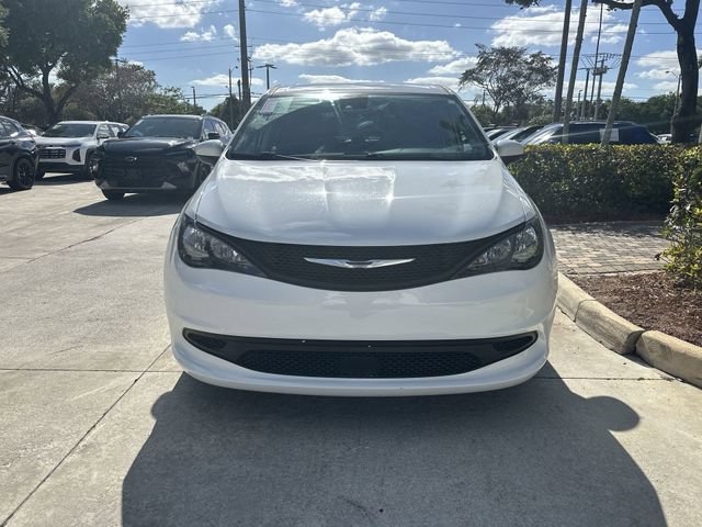 Used 2023 Chrysler Voyager LX FWD image 19