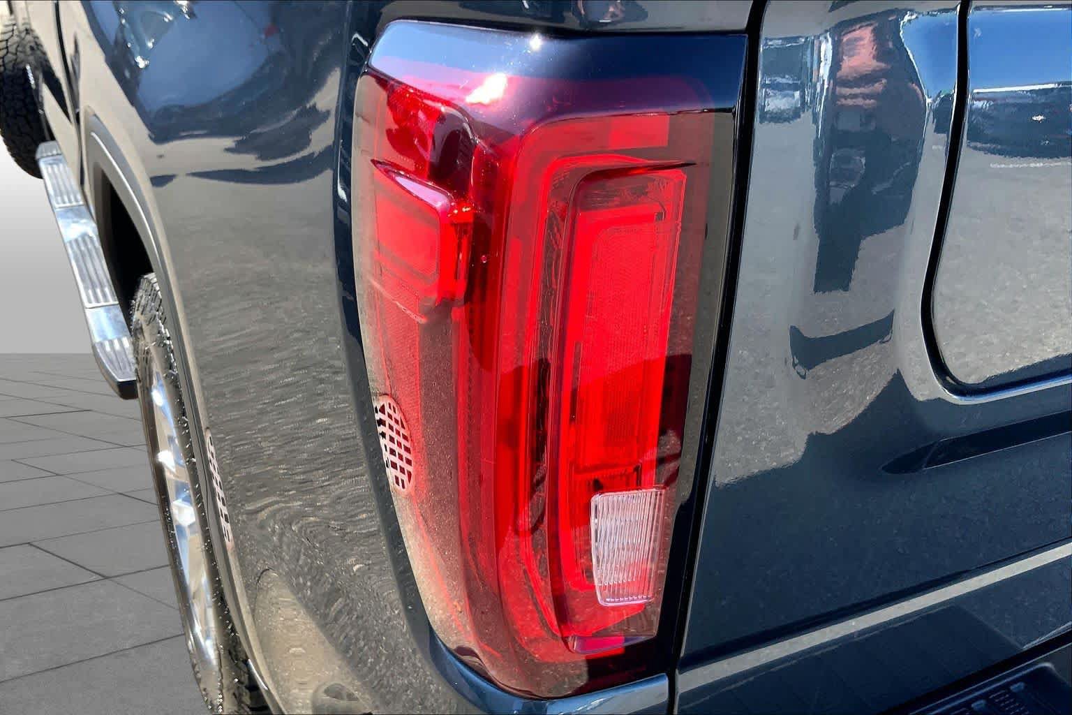 Used 2020 GMC Sierra 1500 SLT w/ SLT Premium Plus Package AWD/4WD image 25