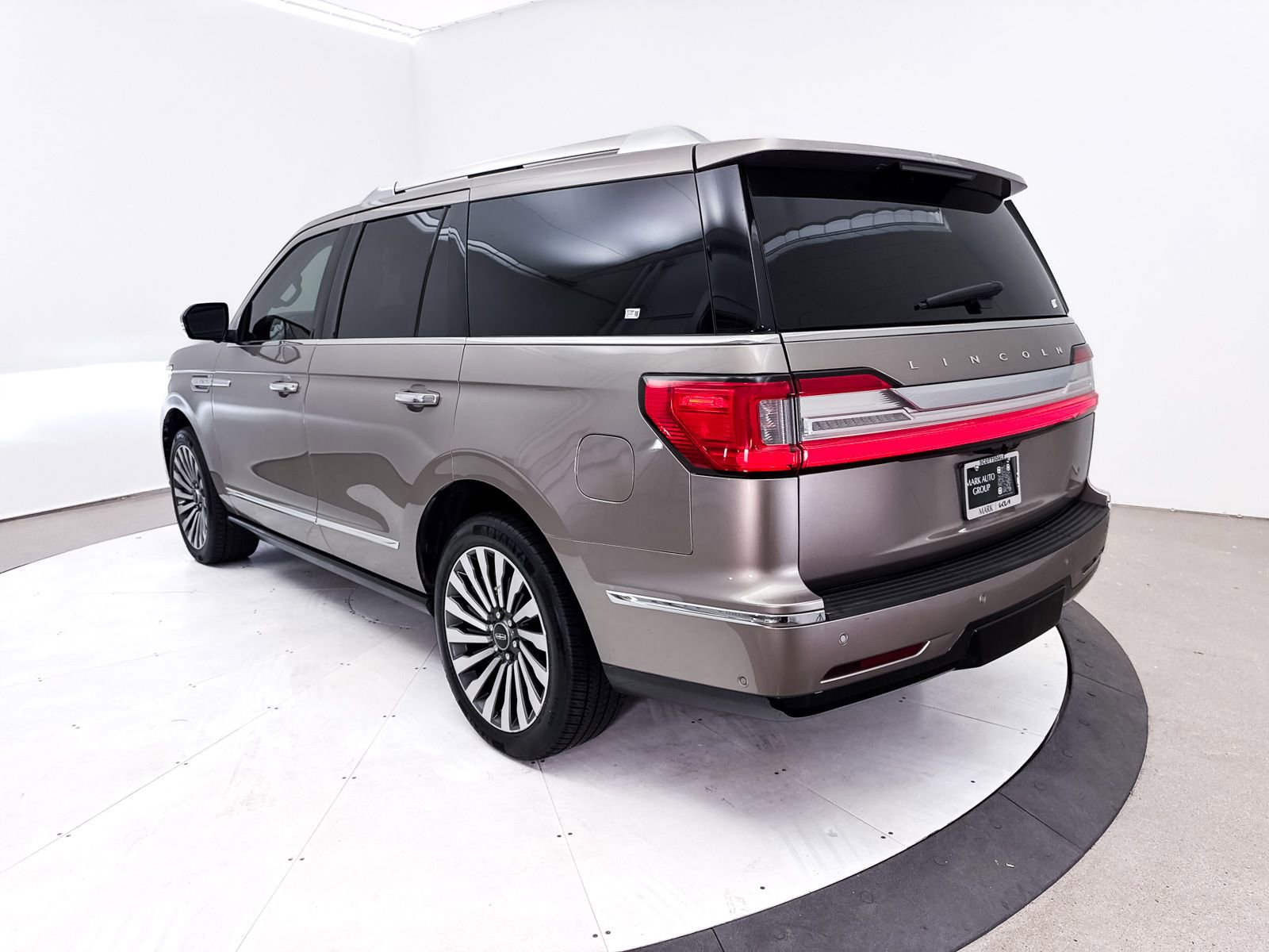 Used 2018 Lincoln Navigator Reserve w/ Technology Package AWD/4WD image 19