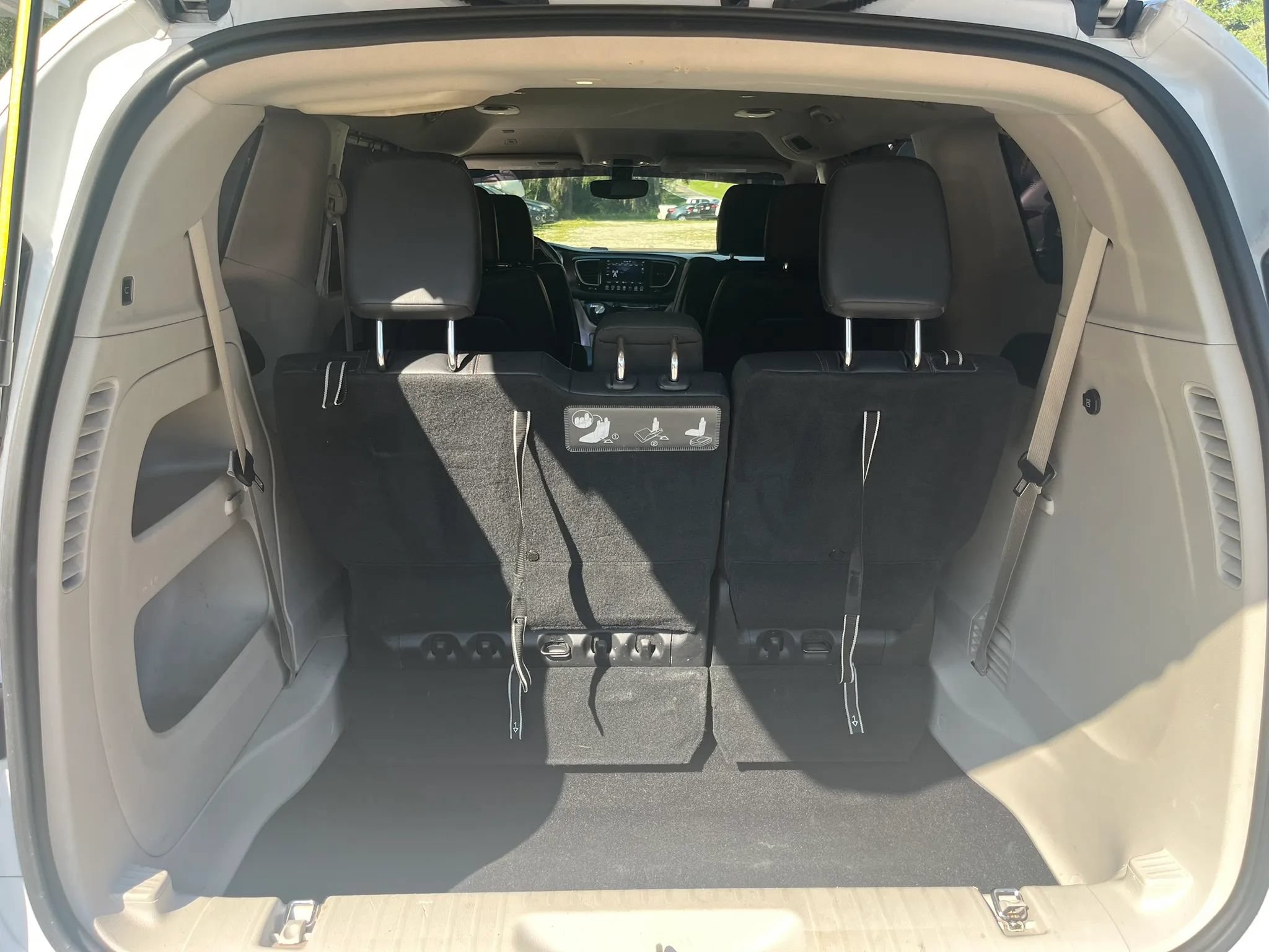 Used 2018 Chrysler Pacifica Touring-L Plus FWD image 31
