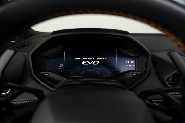 Used 2022 Lamborghini Huracan EVO image 18