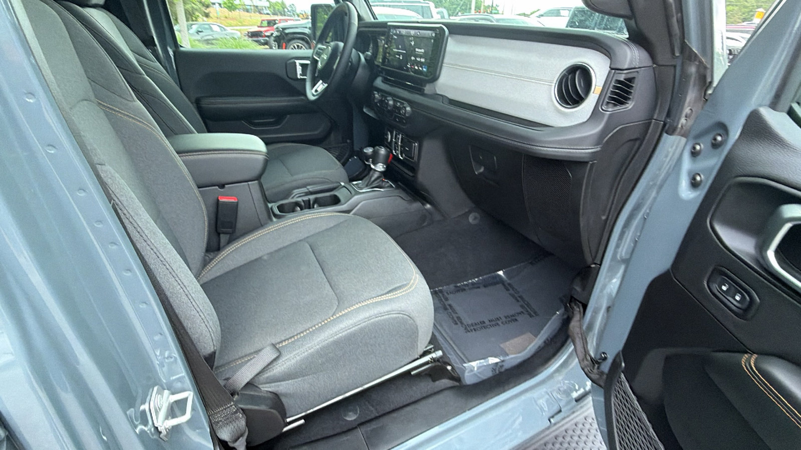 Used 2025 Jeep Wrangler Unlimited Sahara AWD/4WD image 19