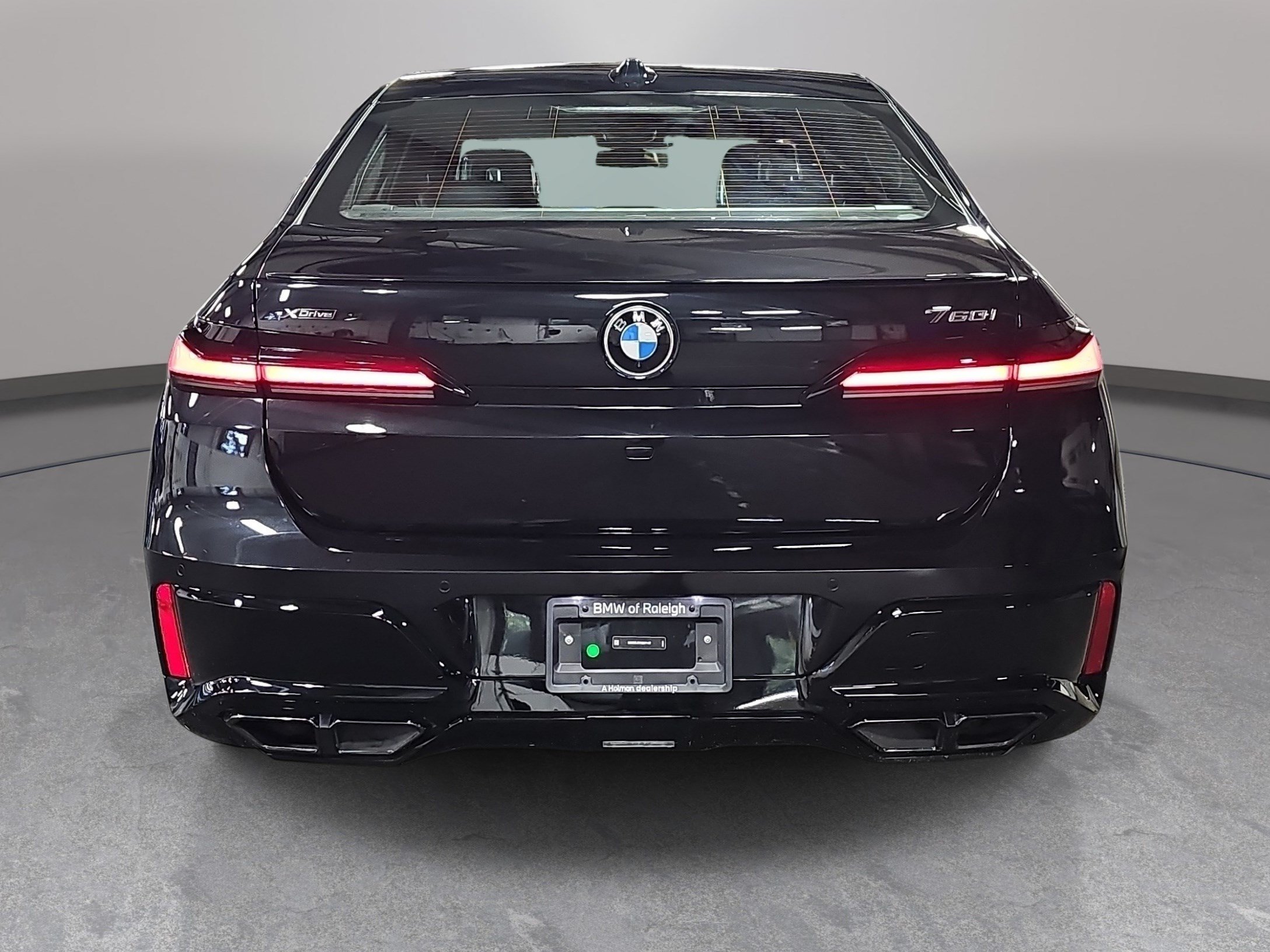 Used 2025 BMW 760i xDrive w/ Executive Package AWD/4WD image 7