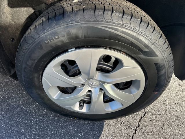 Used 2022 Toyota RAV4 LE image 24