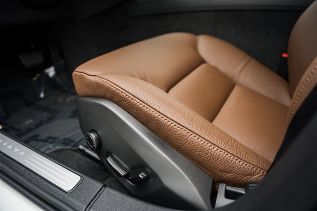 New 2026 Volvo V60 B5 Cross Country Plus w/ Protection Package Premier image 36