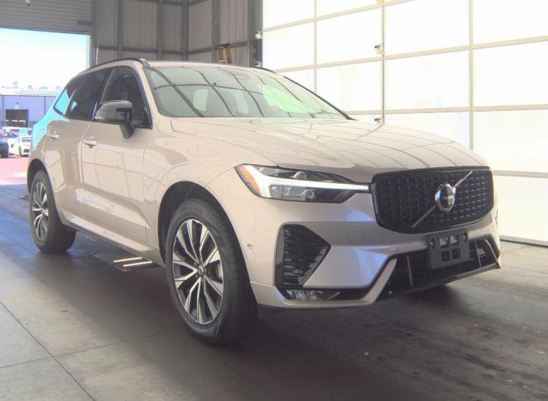 Used 2025 Volvo XC60 B5 Plus image 5