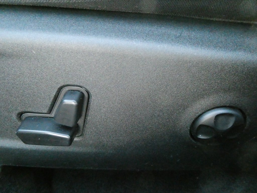 Used 2014 Chrysler 300 image 19