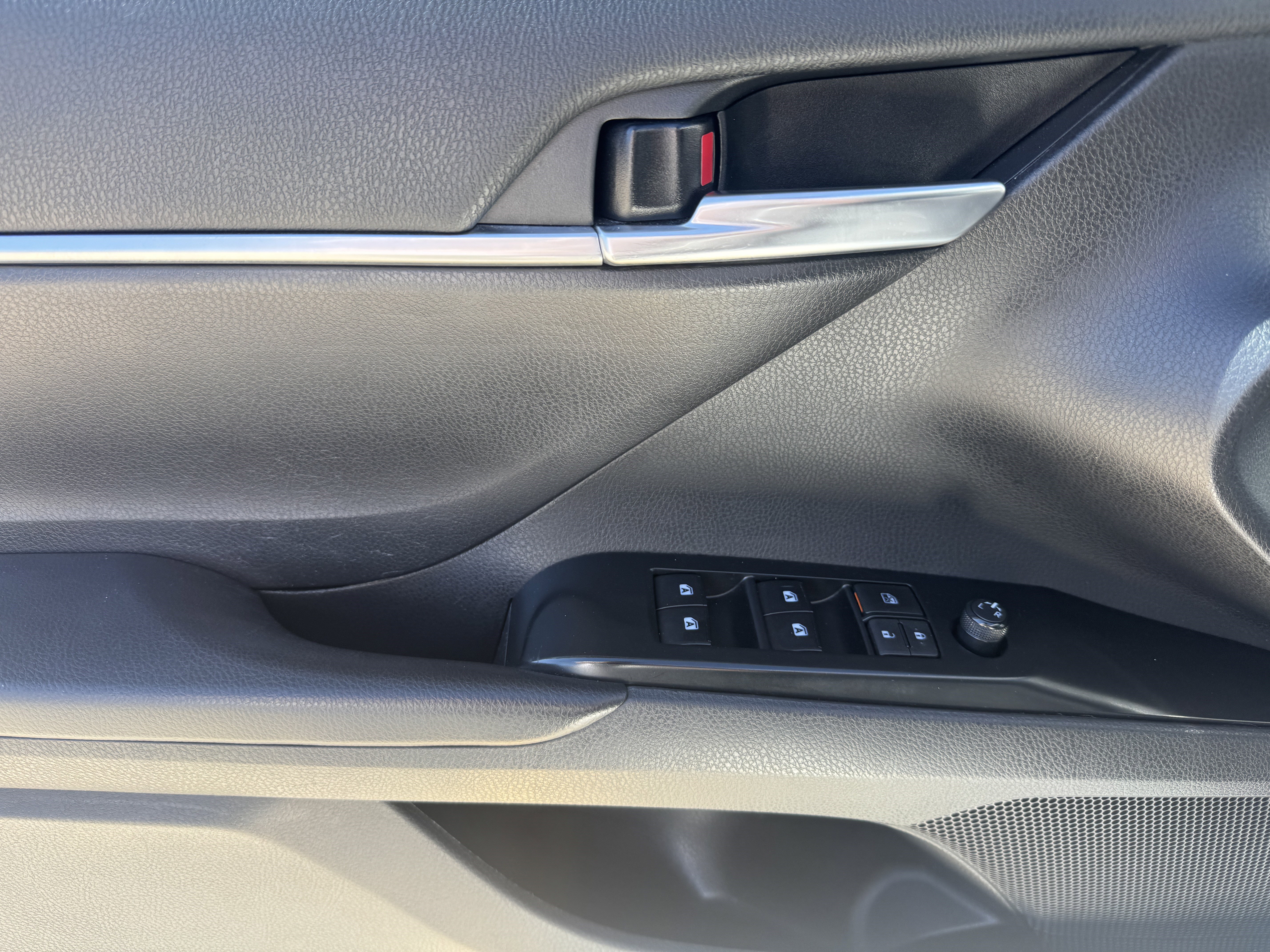 Used 2020 Toyota Camry SE w/ Audio Package image 9