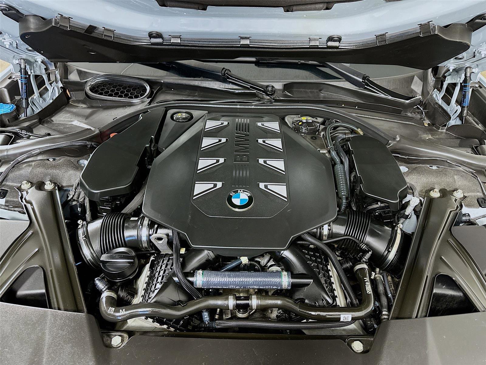 Used 2023 BMW 760i xDrive image 33