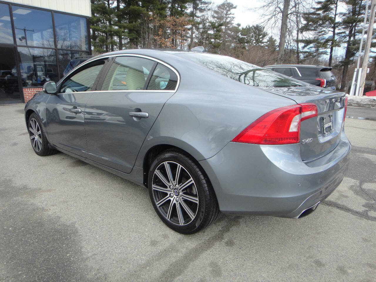 Used 2018 Volvo S60 T5 Inscription image 4