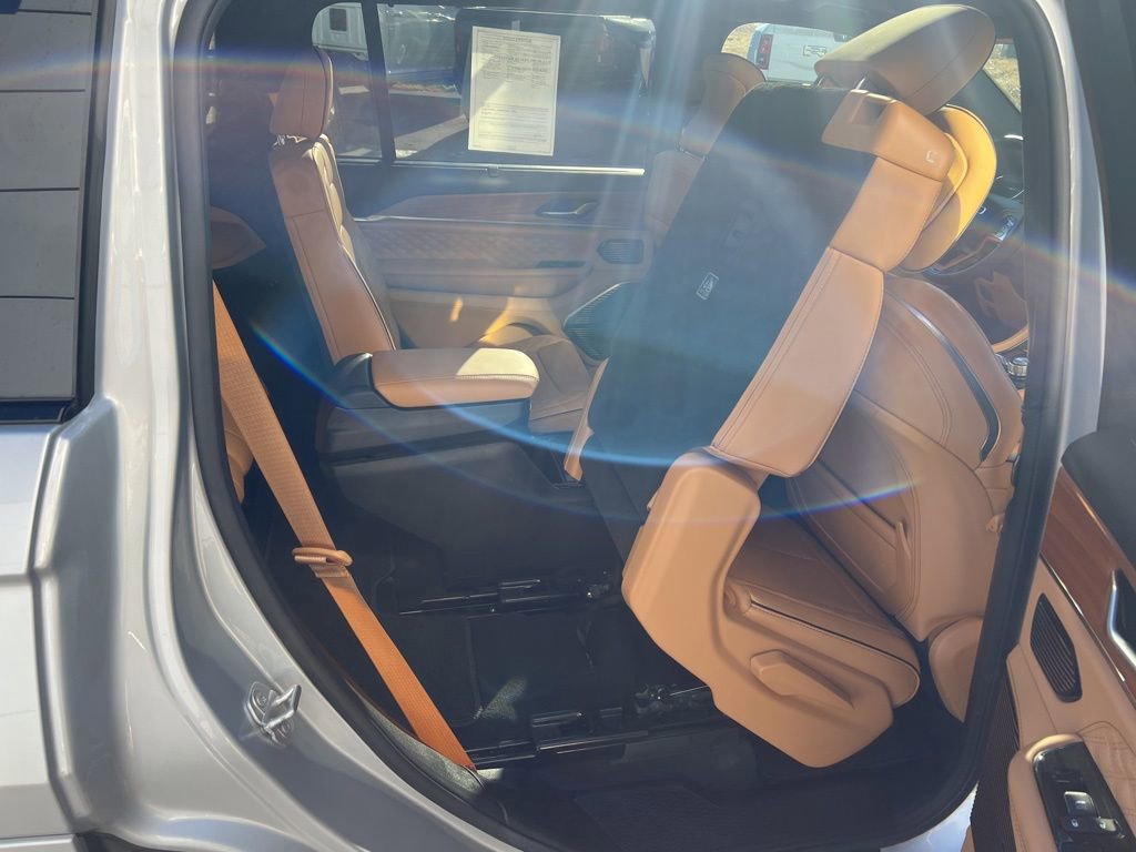 Used 2024 Jeep Grand Cherokee L Summit AWD/4WD image 29