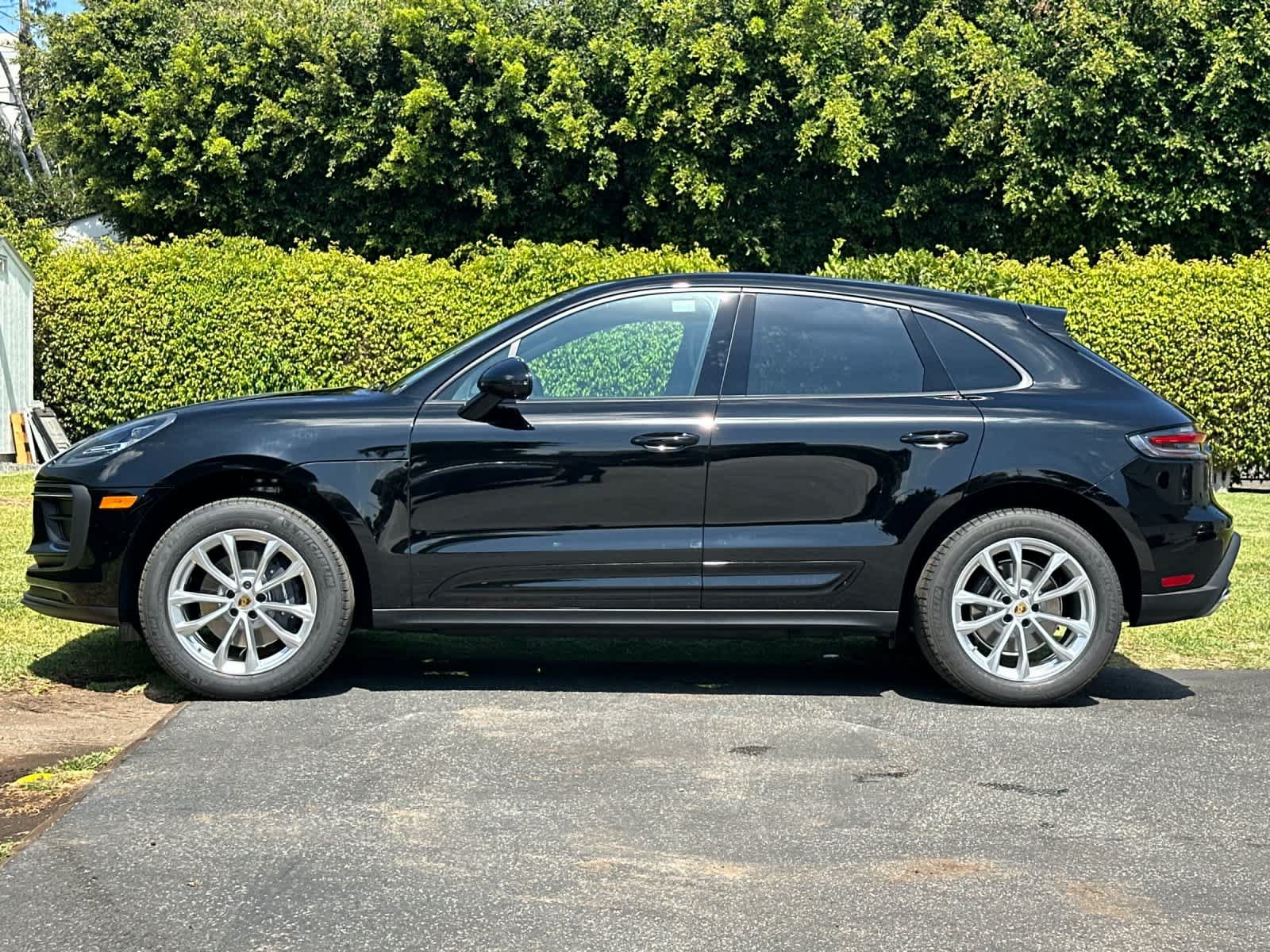 New 2026 Porsche Macan AWD/4WD image 2