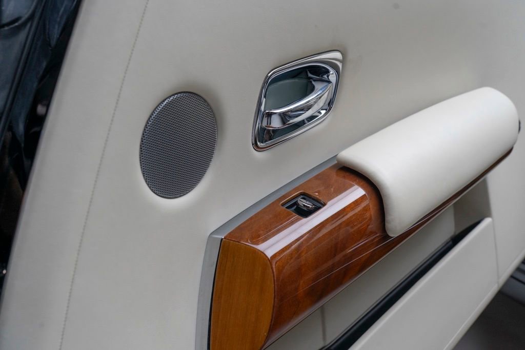 Used 2010 Rolls-Royce Phantom Drophead Coupe image 43