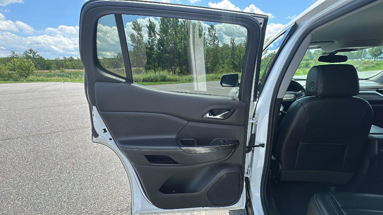 Used 2020 GMC Acadia SLT image 25