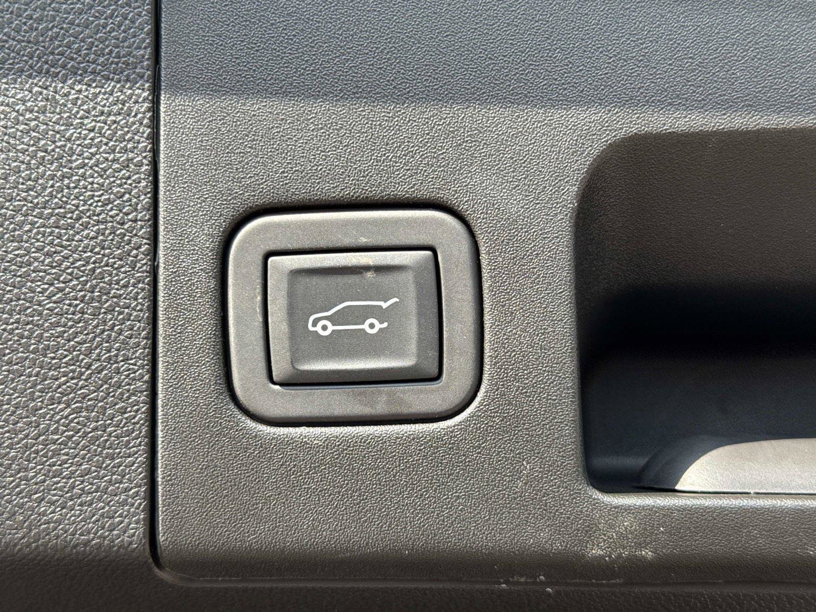 Used 2025 Cadillac XT4 Premium Luxury FWD image 13