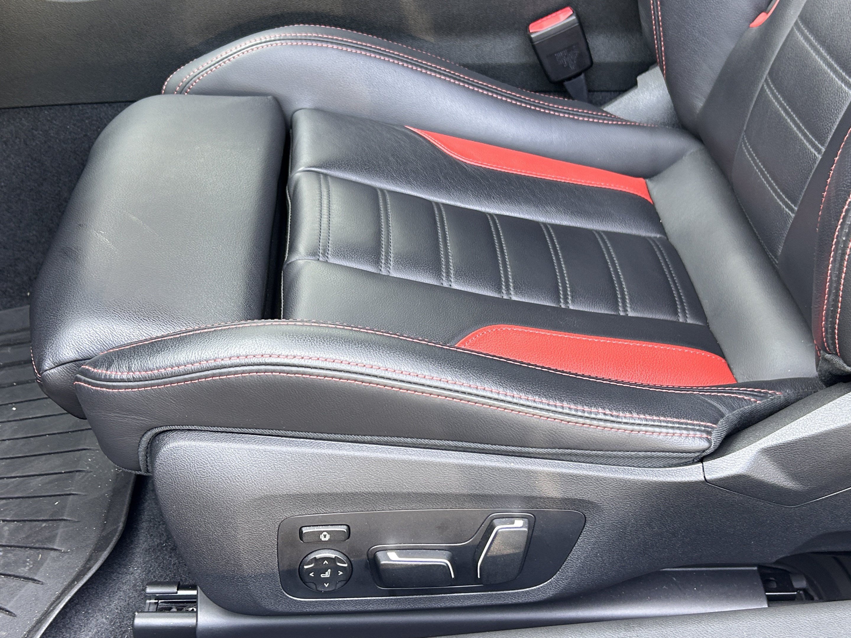 Used 2025 BMW M2 w/ Lighting Package RWD image 26