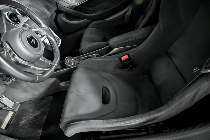Used 2020 McLaren 600LT Spider RWD image 22