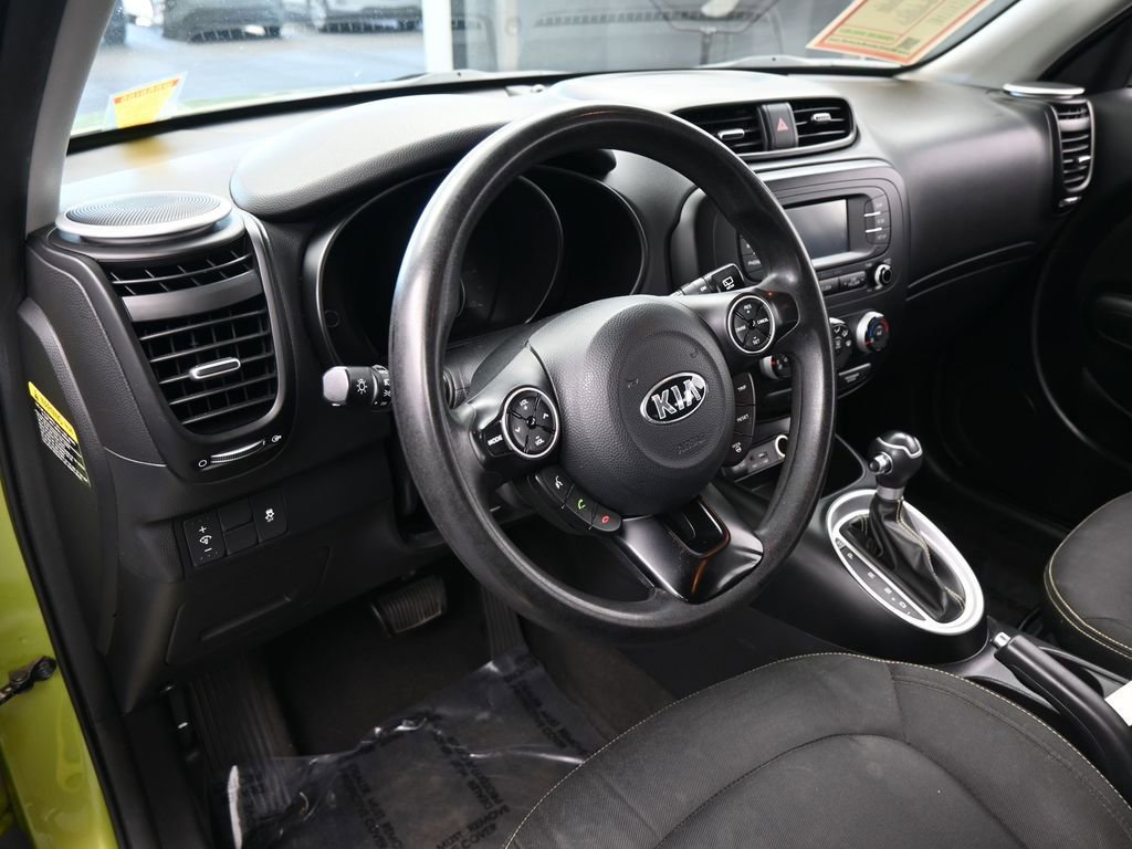 Used 2016 Kia Soul + image 10