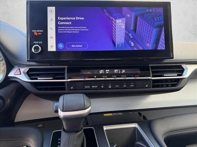 Used 2025 Toyota Sienna XLE image 18