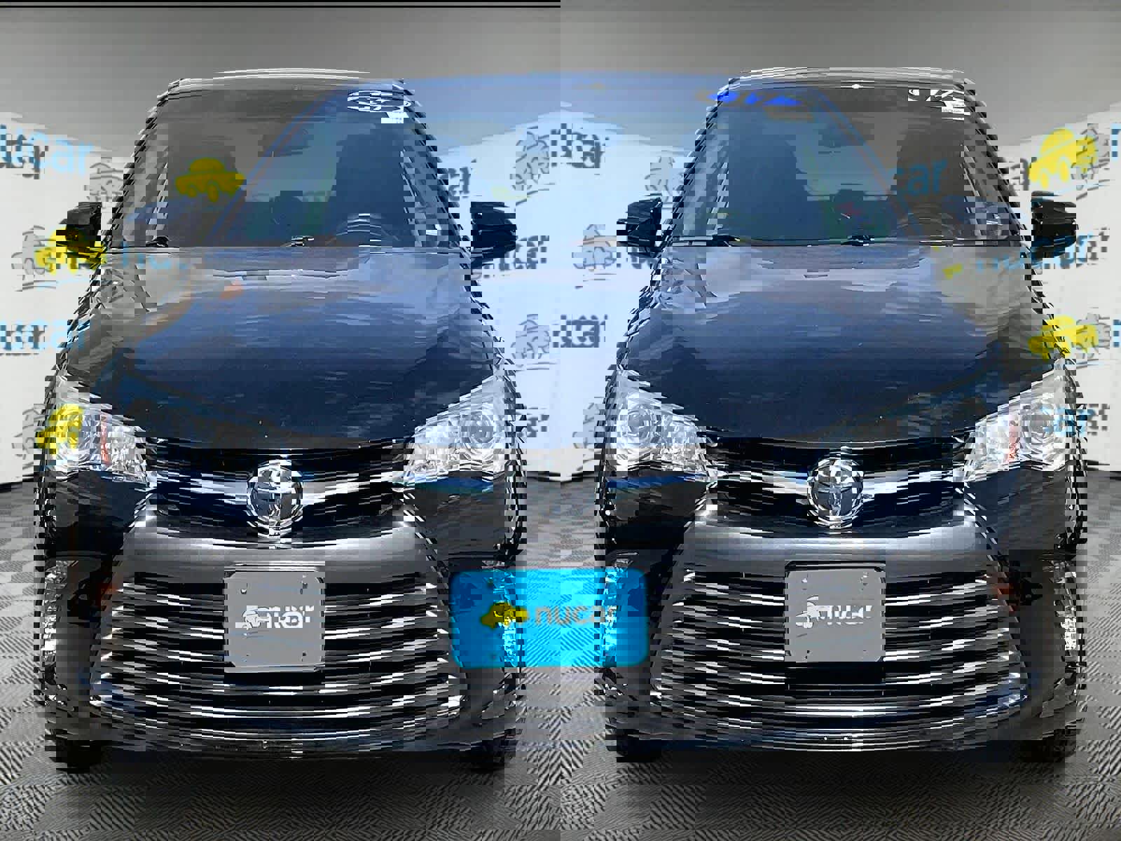 Used 2017 Toyota Camry LE image 2