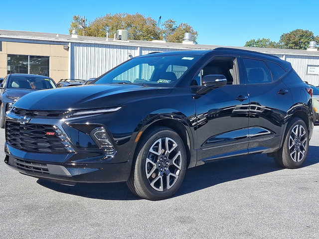 Used 2025 Chevrolet Blazer RS w/ Driver Confidence II Package image 1