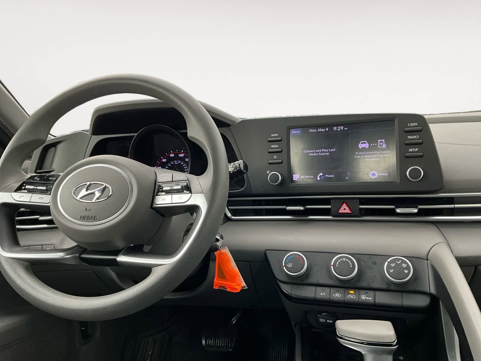 Used 2022 Hyundai Elantra SE FWD image 7