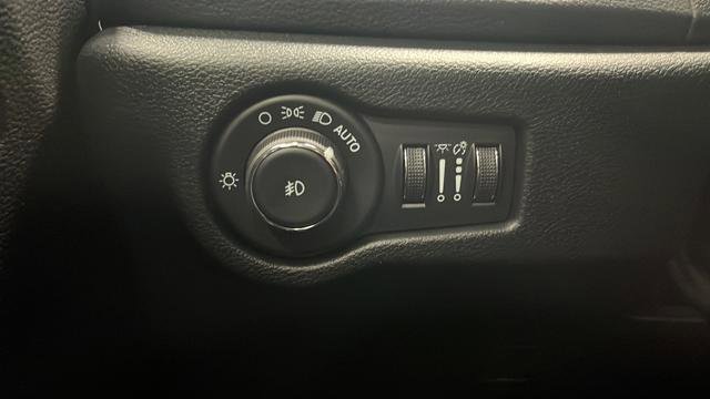 New 2026 Chrysler Pacifica Select image 24