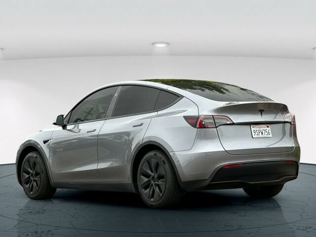 Used 2025 Tesla Model Y Long Range RWD image 4