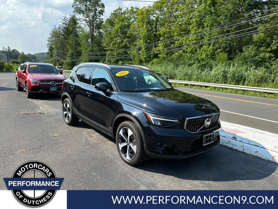 Used 2025 Volvo XC40 B5 Plus image 5