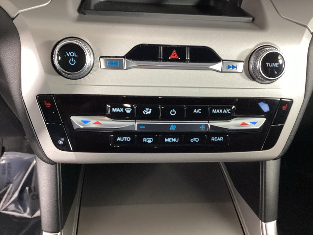 Used 2023 Ford Explorer XLT w/ Equipment Group 202A AWD/4WD image 28