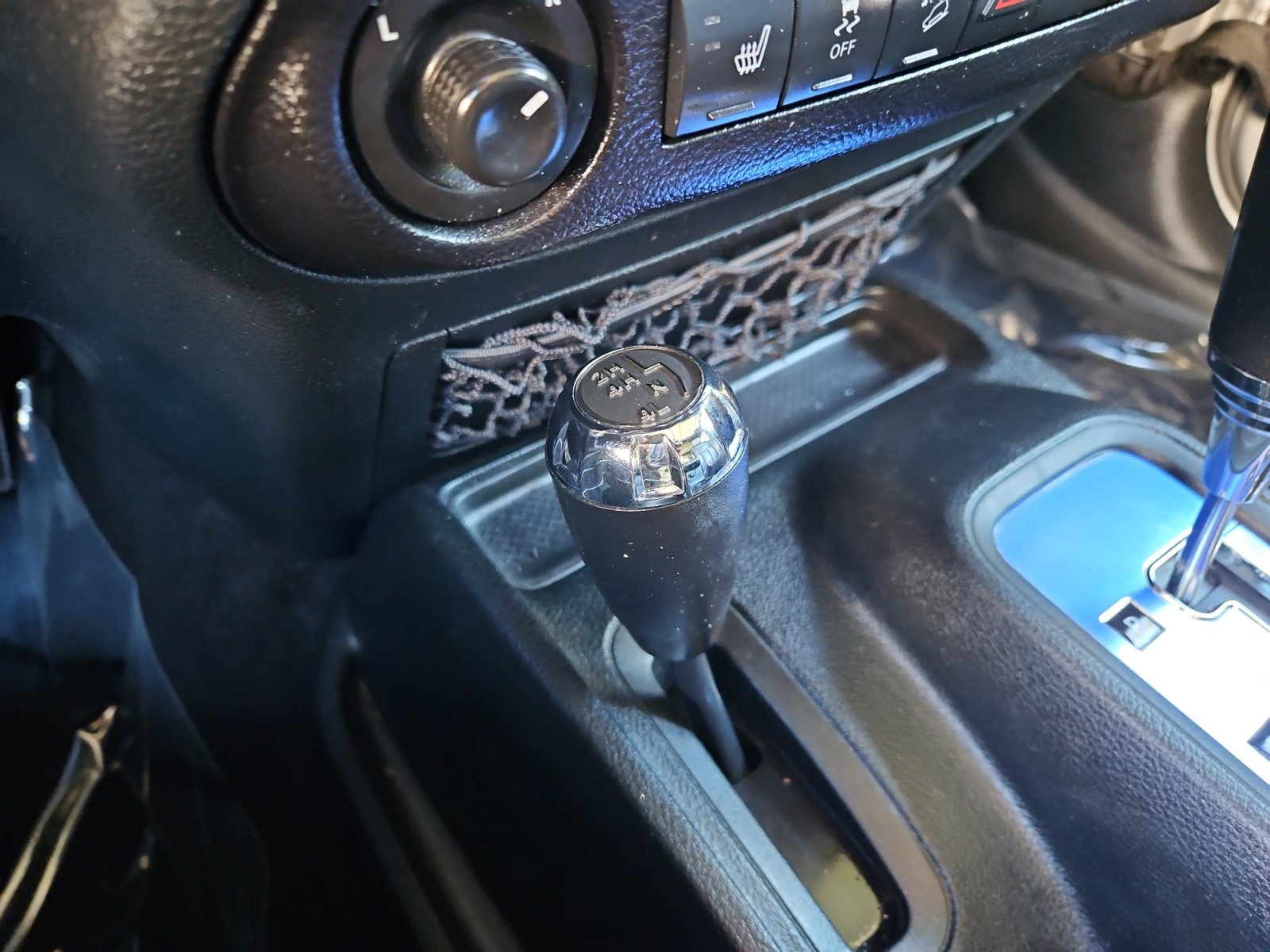 Used 2018 Jeep Wrangler Unlimited Sahara AWD/4WD image 23