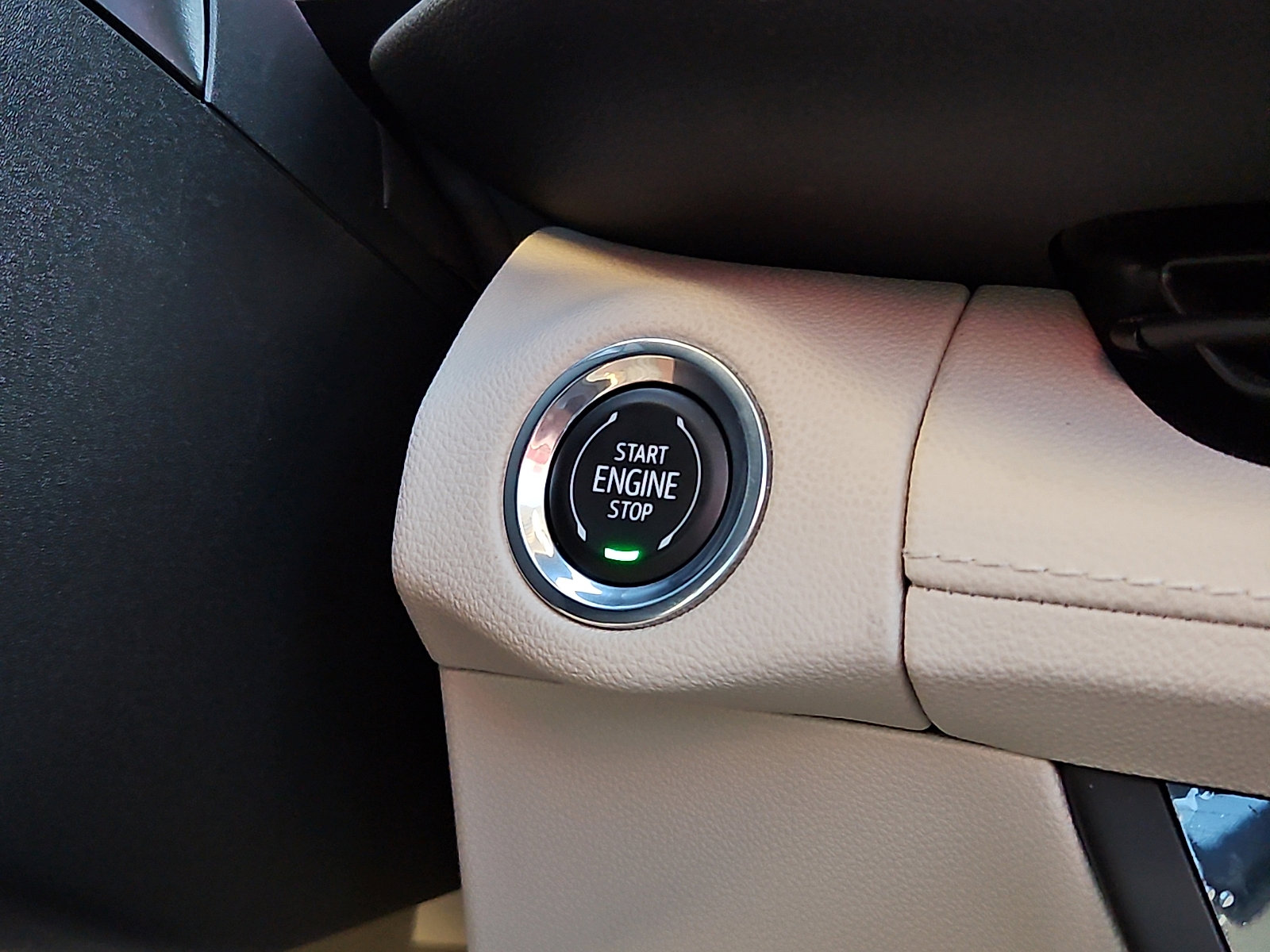 Certified 2022 Buick Envision Avenir w/ Technology Package II image 24