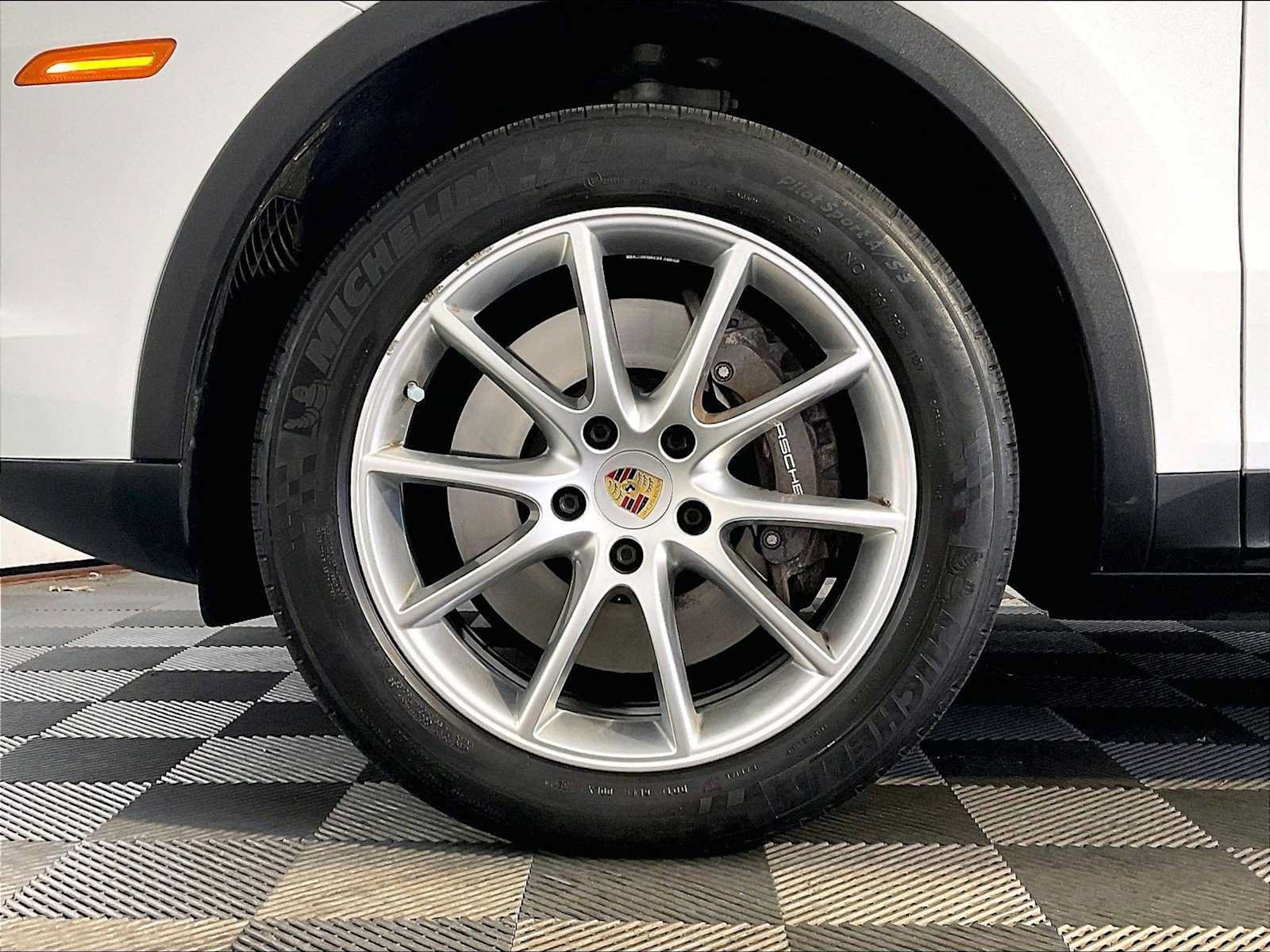 Certified 2022 Porsche Cayenne AWD/4WD image 11