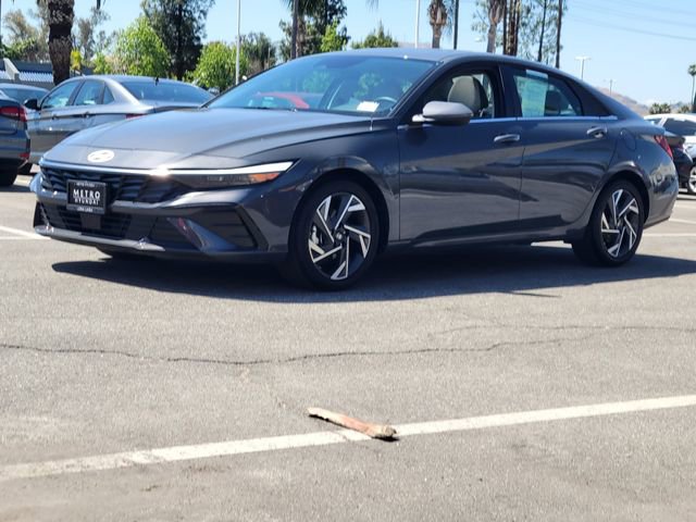 Used 2025 Hyundai Elantra Limited image 2