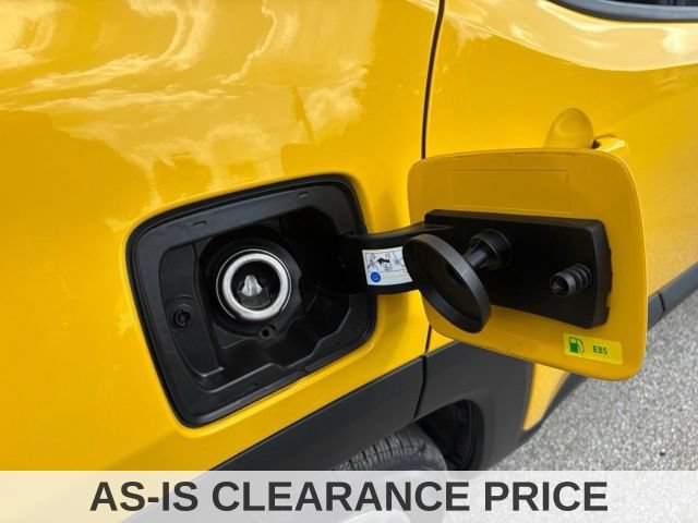 Used 2016 Jeep Renegade Latitude w/ Cold Weather Group FWD image 19