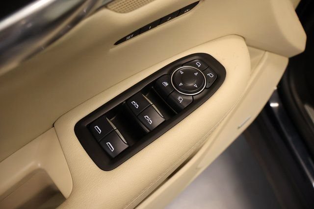 Used 2017 Cadillac XT5 Premium Luxury AWD/4WD image 10