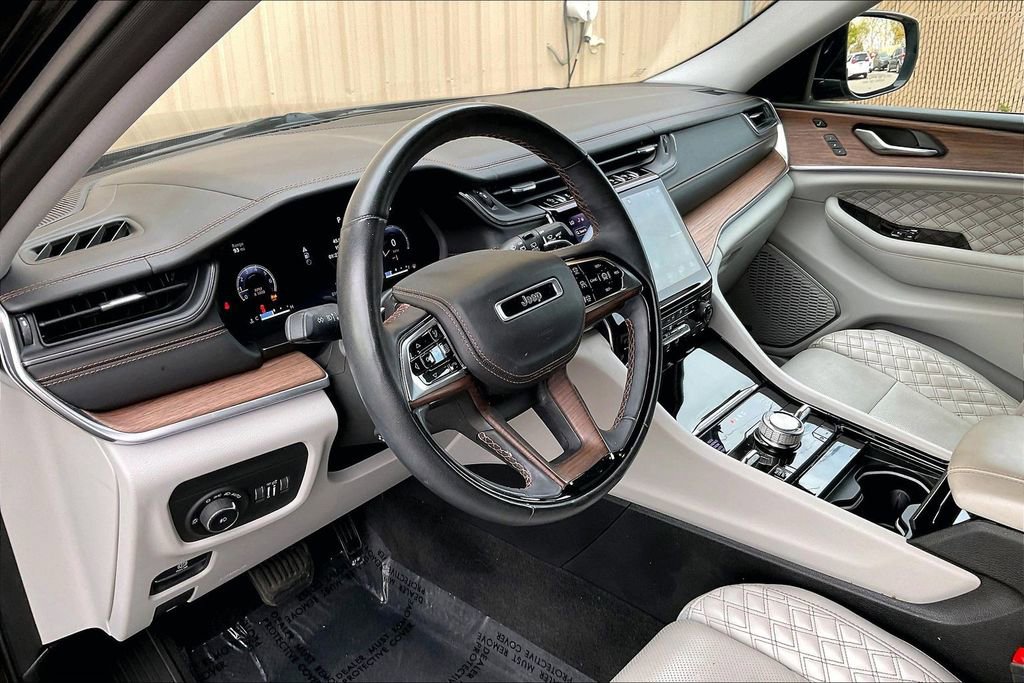 Used 2021 Jeep Grand Cherokee L Summit w/ Luxury Tech Group V image 13