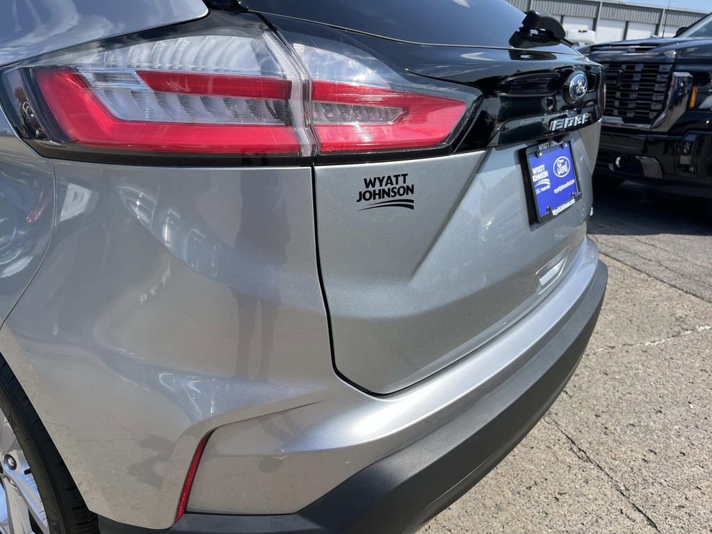 Used 2024 Ford Edge SE image 11